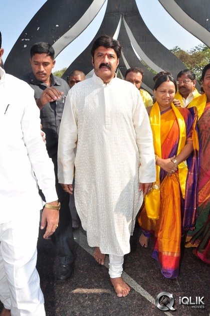 NTR-Family-Visit-to-NTR-Ghat-2016